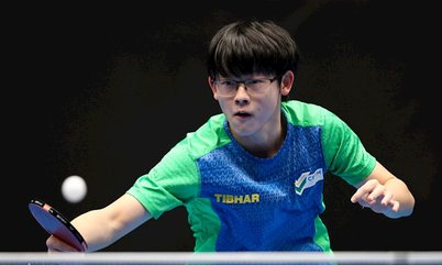 Leonardo Iizuka perde de virada e para nas oitavas do Singapura Youth Smash