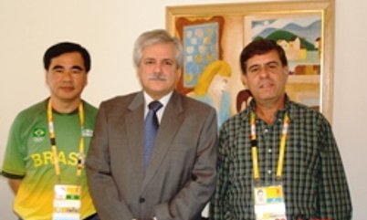 PRESIDENTE ALAOR E TÉCNICO WEI SE ENCONTRAM COM EMBAIXADOR NA CHINA