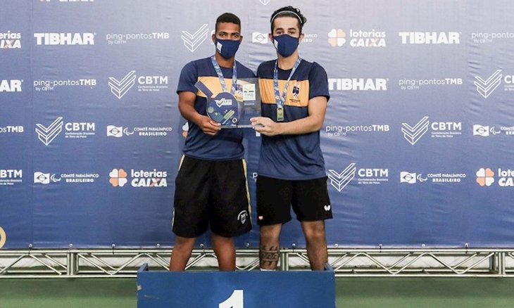 Campeões da classe 10 masculino na disputa de sele