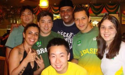 NA CHINA, GRUPO MATA UM POUCO DA SAUDADE DA COMIDA BRASILEIRA