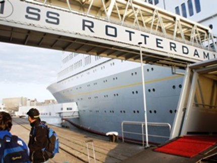 MAIS FAMOSO TRANSATLÂNTICO DA HISTÓRIA HOSPEDA DELEGAÇÕES