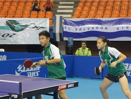 Eric Jouti e Caroline Kumahara vencem  e estão na final do torneio de duplas mistas no Latino-Americano