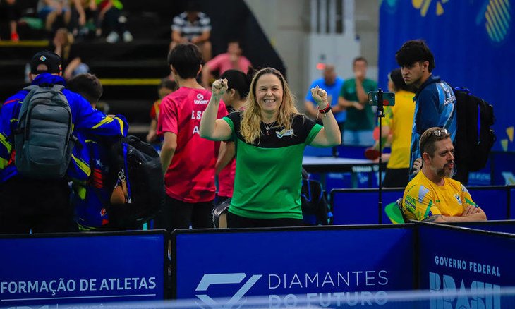 Daniela Bassi comemora campanha do Brasil no Sul-Americano Sub-15 e Sub-19