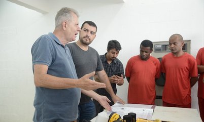 Detentos de penitenciária em Minas Gerais iniciam produção de mesas da modalidade
