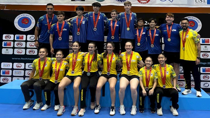 Delegação brasileira comemora as quatro medalhas c