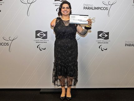 Recordista de conquistas no tênis de mesa, Bruna Alexandre coleciona mais um Prêmio Paralímpicos