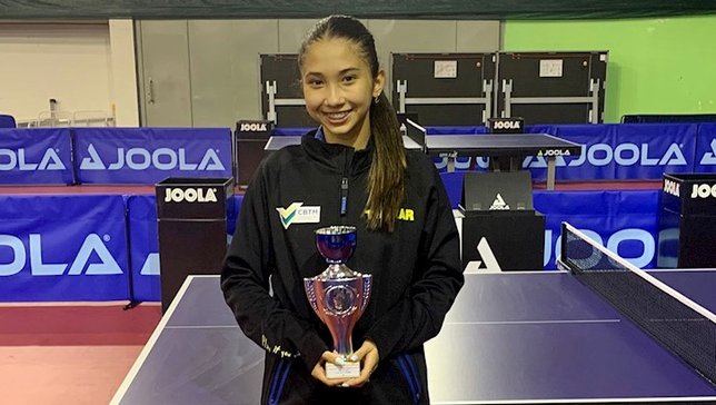 Giulia Takahashi e o troféu conquistado no WTT You