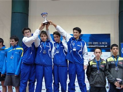 Meninos do Infantil recebem medalhas de ouro