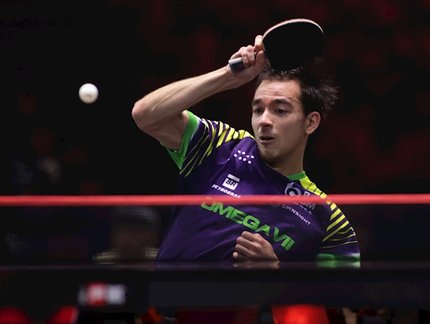 Classificado! Hugo Calderano vence Darko Jorgic por 3 sets 1 e avança às quartas de final do Grand Smash Singapura