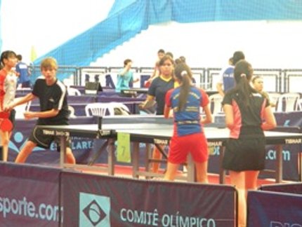 MEDALHAS OLÍMPICAS SÃO ENTREGUES A MESATENISTAS