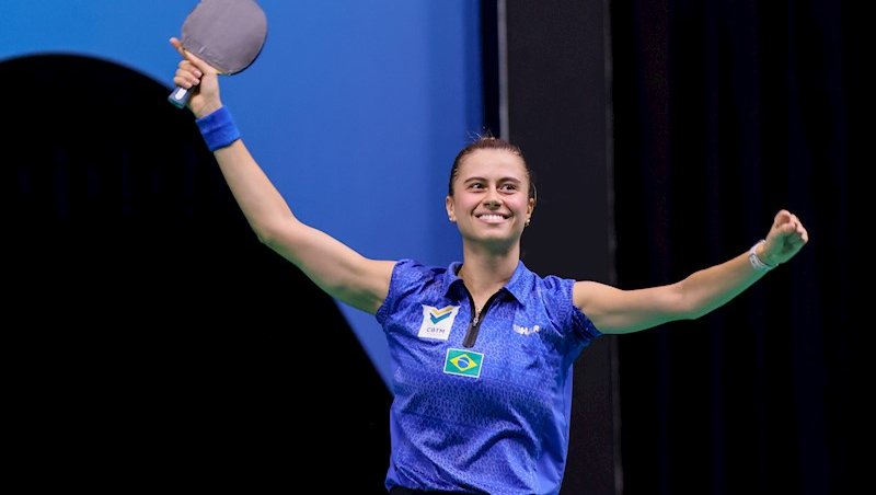 Bruna Takahashi vibra com a torcida brasileira - F