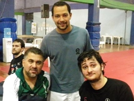 THIAGO SE DESPEDE DO RIO APÓS CINCO SEMANAS DE TRATAMENTO