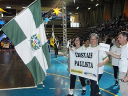 IDOSOS PARTICIPAM DE ATIVIDADES ESPORTIVAS