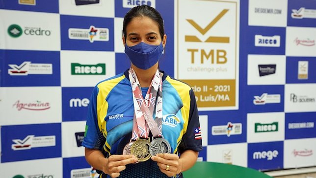 Letícia Lira exibe as medalhas conquistadas: atlet