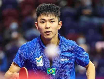 Eric Jouti faz jogo acirrado, mas cai para chinês na fase preliminar 2 do WTT Contender, em Omã