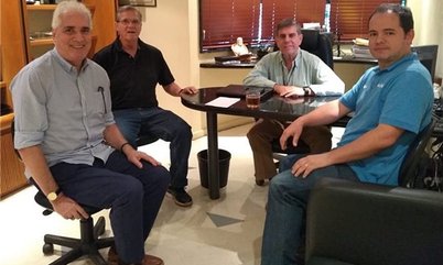 Brasileiros medalhistas no Mundial para Atletas com Parkinson visitam a sede da CBTM