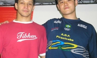 THIAGO VENCE CAZUO E PEGA ARGENTINO