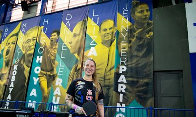 Medalhista paralímpica Jennyfer Parinos é mais uma homenageada com bandeirão no TMB Platinum