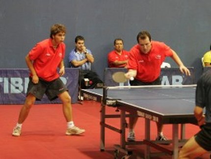 CHILE VENCE DUAS NO PRIMEIRO DIA
