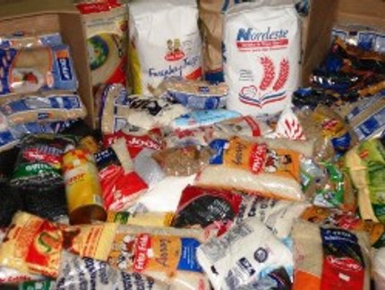 CAMPANHA ARRECADOU ROUPAS E UMA TONELADA DE ALIMENTOS