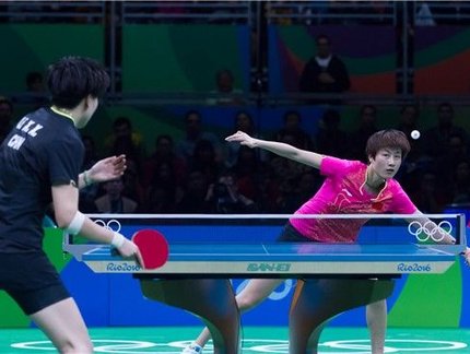 Lá fora: Quatro anos depois, Ning Ding 'se vinga' de Xiaoxia Li e leva o ouro olímpico