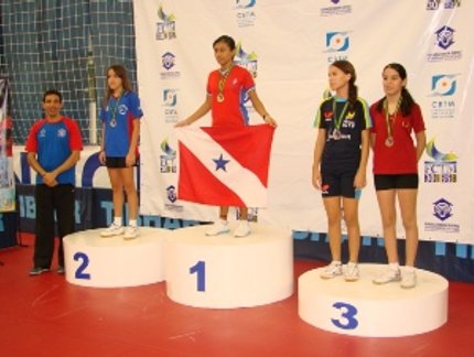 FRANCIS PAMPLONA É CAMPEÃ DO INFANTIL FEMININO