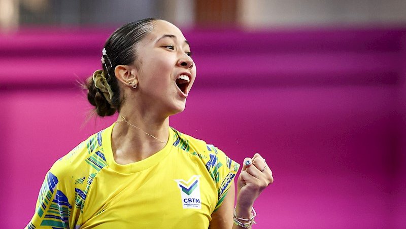 Ouro no individual e prata em duplas, Giulia Takah