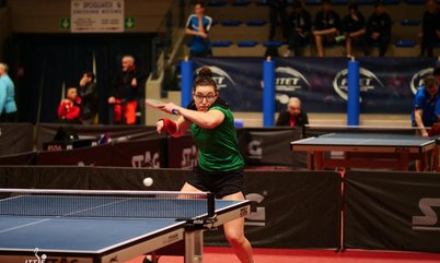 Sophia Kelmer é campeã da classe 8 no ITTF World Para Future Costa Brava 2026