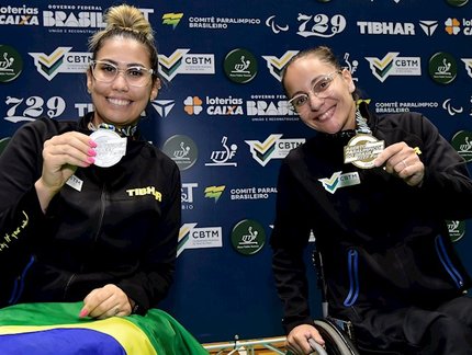 Joyce Oliveira conquista o ouro, e Thais Severo fica com a prata na Classe 3 do Aberto Paralímpico ITTF Fa40