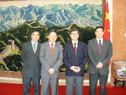 PRESIDENTE FAZ REUNIÃO NA EMBAIXADA DA CHINA