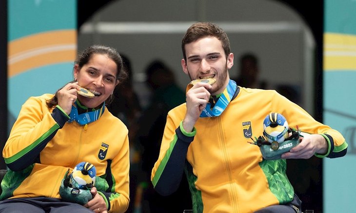 Os campeões Cátia Oliveira e Lucas Arabian. Foto: 