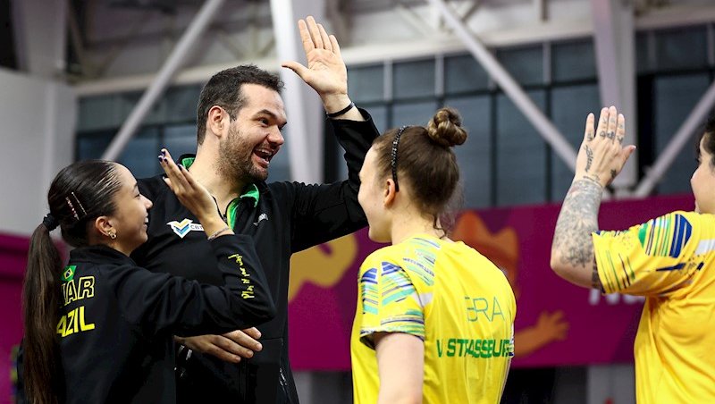 Seleção feminina comemora triunfo em Lima - Foto: 