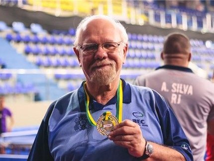 Brasileiro: No Veterano 70, campeão Cezar Werneck abre mão do namoro, mas mantém tênis de mesa