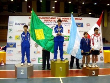 HUGO CALDERANO E CAROLINE KUMAHARA SÃO OS GRANDES CAMPEÕES DO XIX SUL-AMERICANO