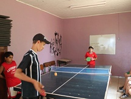 AULAS DE TÊNIS DE MESA PARA ALUNOS DE SÃO DOMINGOS, EM SANTA CATARINA