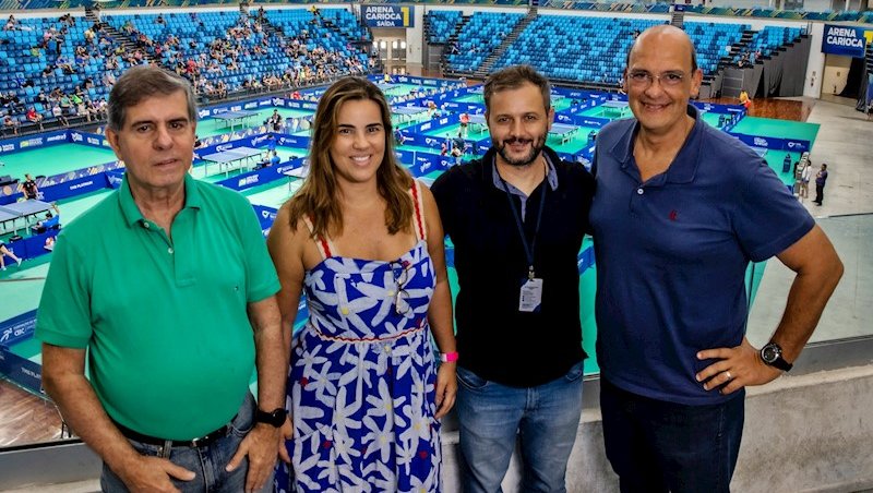 Fabiana Bentes ao lado de Alaor Azevedo (president