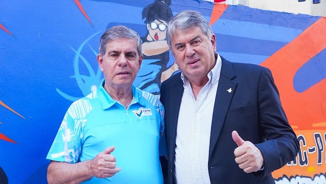 Comodoro Luiz André Reis (D) foi recebido no WTT C