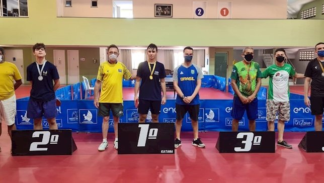 Diretoria da FMC e os campeões do Rating D. Foto: 