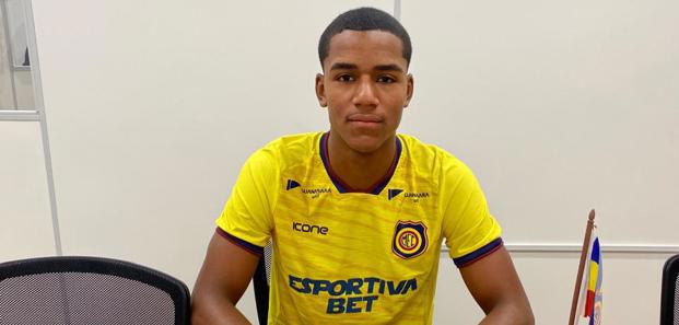 RICKELME ASSINA PRIMEIRO CONTRATO PROFISSIONAL COM O MADUREIRA