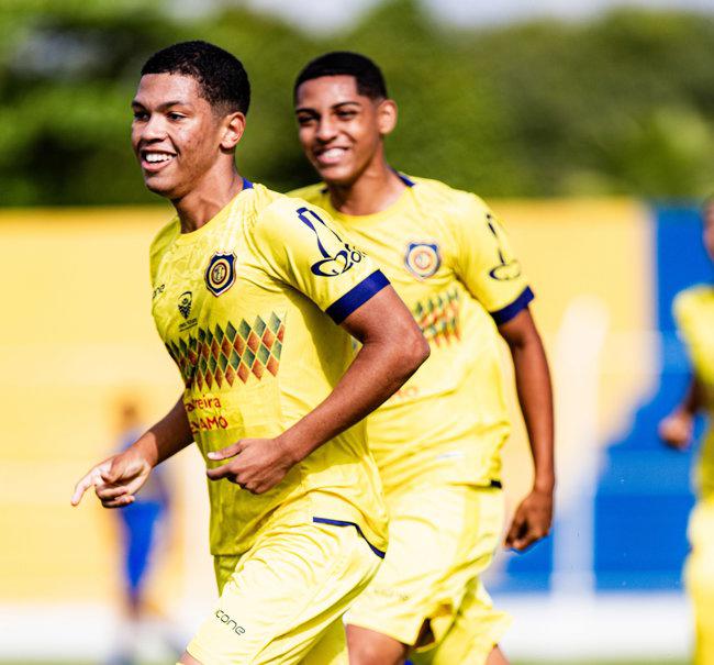 CRIAS DO MEC GOLEIAM MAIS UMA NA GUILHERME EMBRY SUB-16