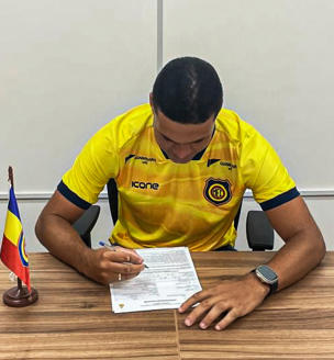 CAIO BARROS ASSINA PRIMEIRO CONTRATO PROFISSIONAL COM O MADUREIRA