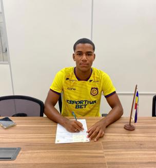 RICKELME ASSINA PRIMEIRO CONTRATO PROFISSIONAL COM O MADUREIRA