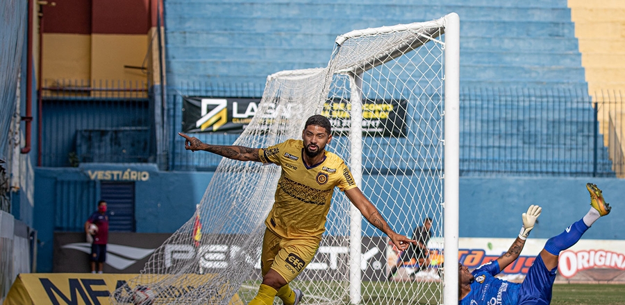 Madureira faz quatro e volta a vencer no Cariocão