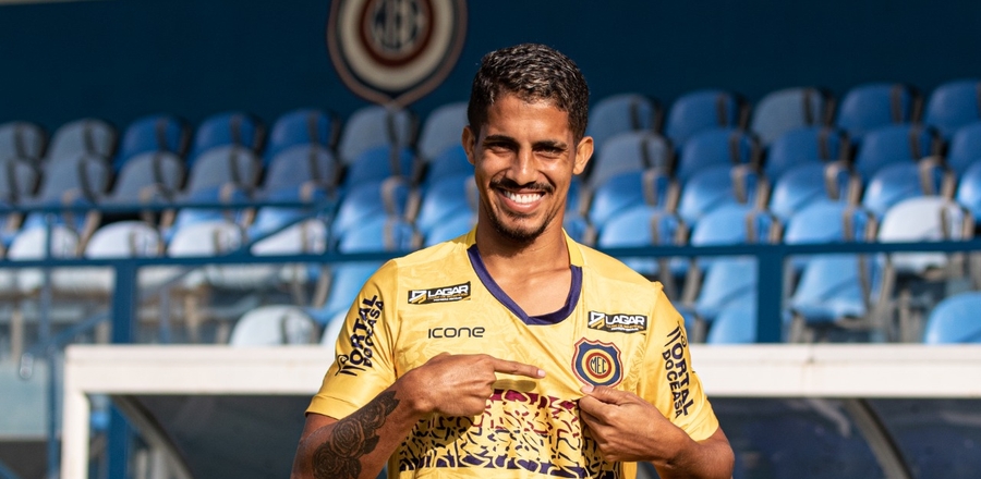 Madureira acerta com atacante Eduardo Viana para a