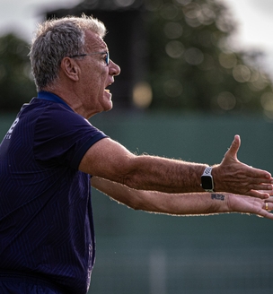 Alfredo Sampaio destaca pontos conquistados e vê Madureira 'com capacidade para melhorar' a cada jogo 
