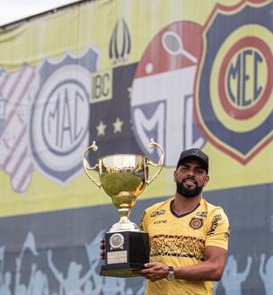 #CriaDoMEC, Maicon visita o clube, conversa com o elenco e promete: 'vou encerrar minha carreira aqui'