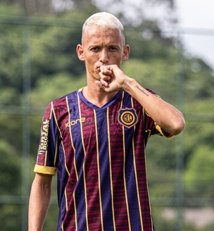 Madureira acerta contratação do meia Diogo Carlos para o Campeonato Carioca 