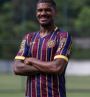 Reforço defensivo: Madureira acerta a contratação do zagueiro Gerson para o Cariocão
