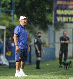 Alfredo Sampaio analisa vitória na estreia e quer Madureira 'equilibrado e com personalidade' contra o Fluminense