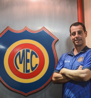 FELIPE ARANTES É O NOVO TREINADOR DO ELENCO PROFISSIONAL DO MADUREIRA